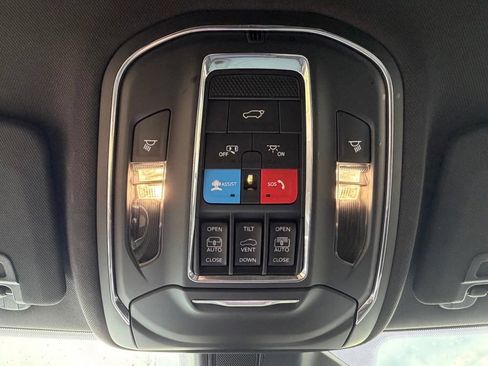 Used 2024 Jeep Grand Cherokee Limited w/ Luxury Tech Group II AWD/4WD image 31