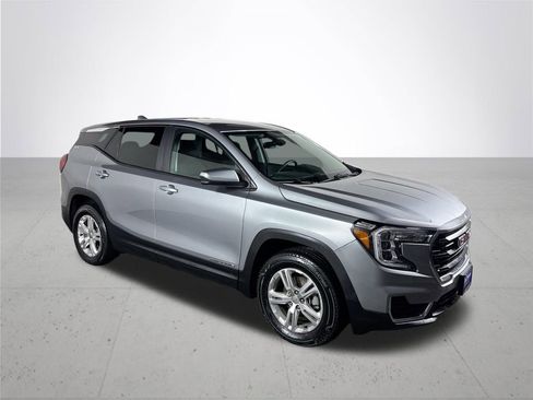 Used 2024 GMC Terrain SLE image 4