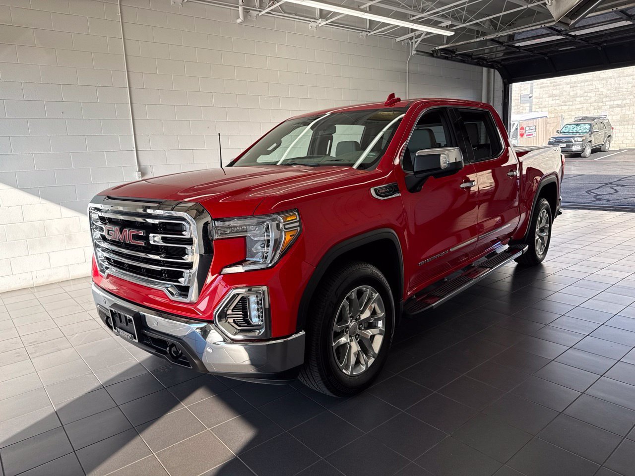 Used 2020 GMC Sierra 1500 SLT w/ SLT Premium Plus Package AWD/4WD image 4