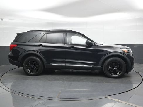 Used 2023 Ford Explorer XLT w/ Equipment Group 202A AWD/4WD image 3