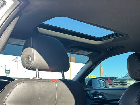 Used 2025 Chevrolet Trax RS w/ Sunroof Package image 18