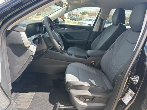 New 2026 Volkswagen Tiguan SE AWD/4WD image 9