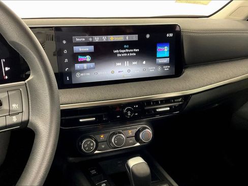 Used 2025 Nissan Kicks SV image 11