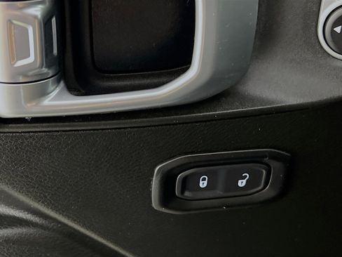 Used 2019 Jeep Wrangler Unlimited Sport S AWD/4WD image 17