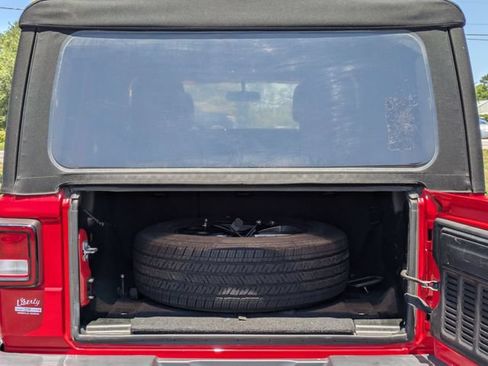 Used 2020 Jeep Wrangler Unlimited Sahara AWD/4WD image 13