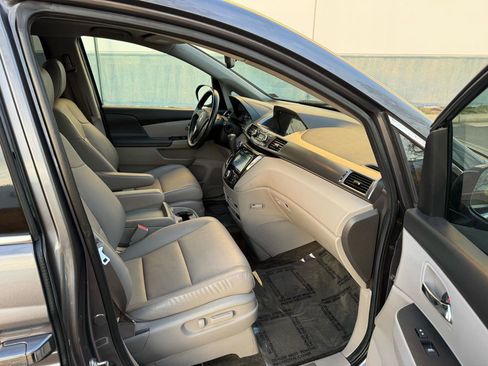 Used 2014 Honda Odyssey Touring image 24