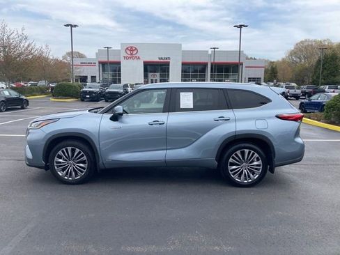 Used 2021 Toyota Highlander Platinum AWD/4WD image 2