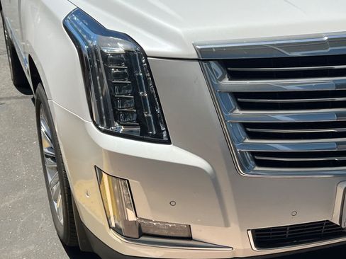 Used 2019 Cadillac Escalade Platinum AWD/4WD image 14