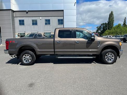 Used 2017 Ford F350 XLT w/ XLT Premium Package AWD/4WD image 7