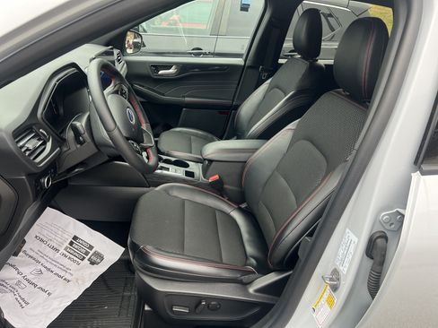 Used 2025 Ford Escape ST-Line w/ Tech Pack #1 AWD/4WD image 7