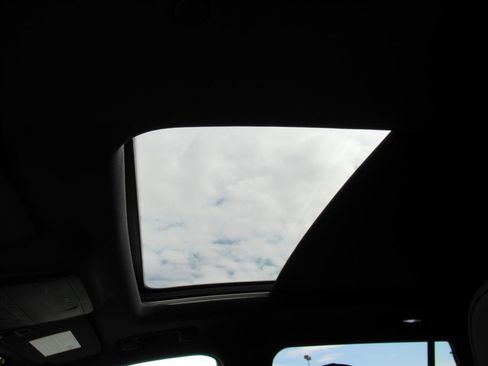 Used 2025 GMC Terrain Elevation w/ Elevation Premium Package image 18