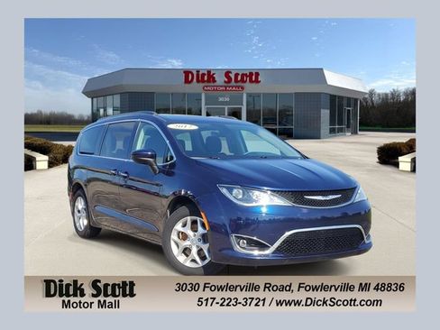 Used 2017 Chrysler Pacifica Touring Plus w/ Tire & Wheel Group FWD image 1