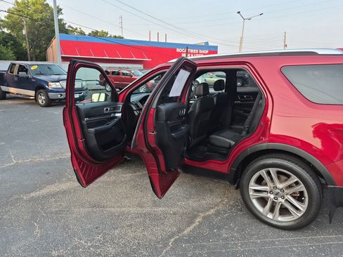 Used 2017 Ford Explorer Limited w/ Equipment Group 301A FWD image 15