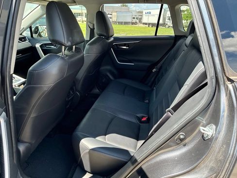 Used 2020 Toyota RAV4 Limited FWD image 27
