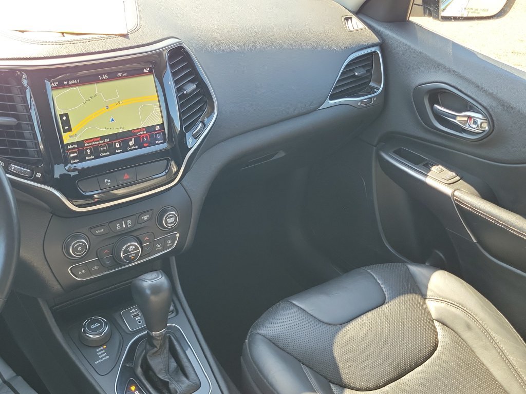 Used 2019 Jeep Cherokee Limited w/ Luxury Group AWD/4WD image 34