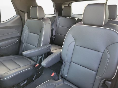 Used 2023 Chevrolet Traverse Premier FWD image 15