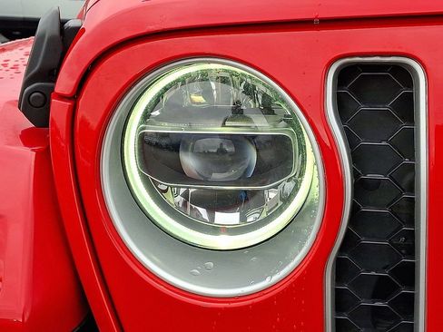 Used 2021 Jeep Wrangler Unlimited Sahara w/ Cold Weather Group image 9