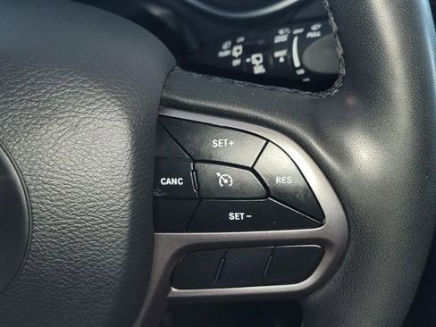 Used 2022 Jeep Cherokee Latitude Lux w/ Mopar Interior Package AWD/4WD image 17
