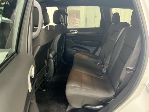 Used 2022 Jeep Grand Cherokee Laredo E AWD/4WD image 23