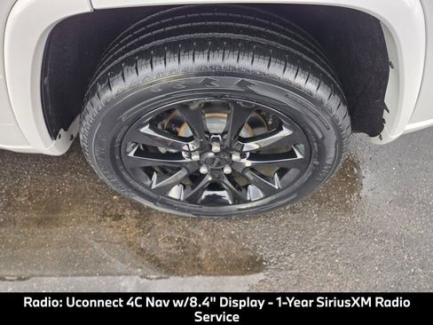 Used 2019 Jeep Grand Cherokee Altitude RWD image 12