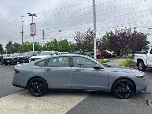Used 2025 Honda Accord Sport image 6