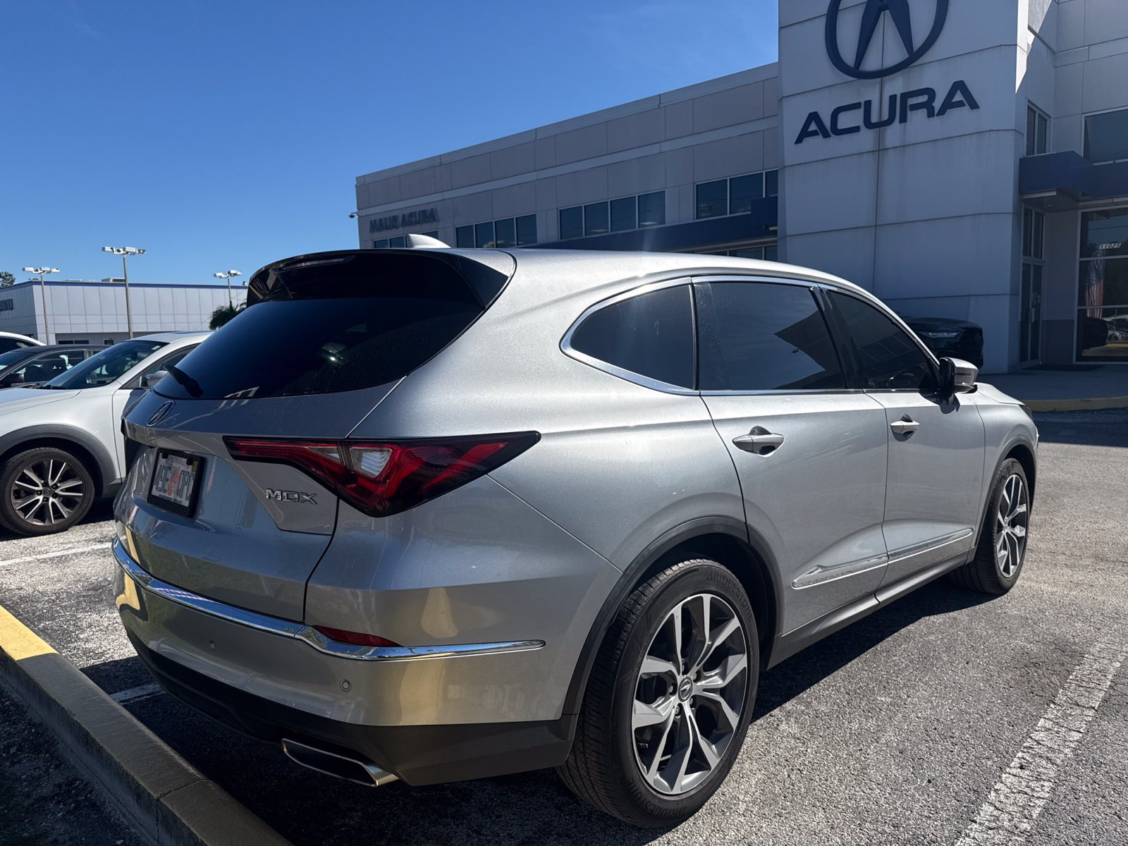 Used 2023 Acura MDX w/ Technology Package FWD image 6