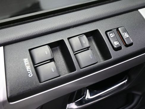 Used 2019 Toyota 4Runner SR5 AWD/4WD image 3