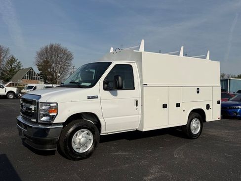 New 2026 Ford E-350 and Econoline 350 Super Duty w/ Power Equipment Group RWD image 3