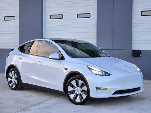 Used 2021 Tesla Model Y Long Range image 1