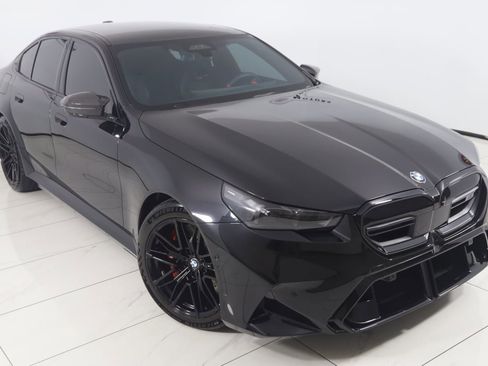 Used 2025 BMW M5 w/ Executive Package image 28