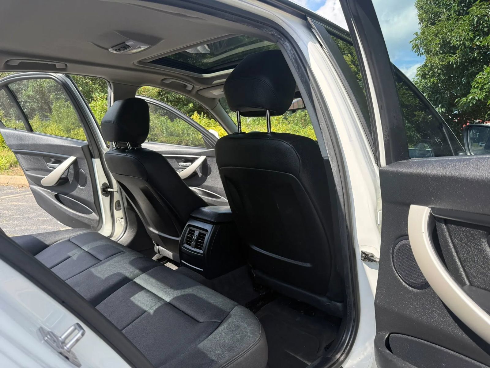 Used 2015 BMW 320i Sedan RWD image 14
