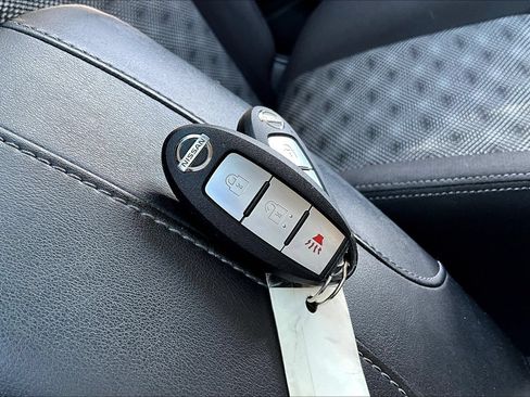 Used 2020 Nissan Rogue Sport SV AWD/4WD image 30