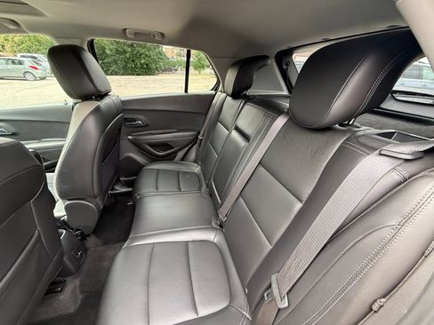 Used 2018 Chevrolet Trax Premier w/ Midnight Edition FWD image 29