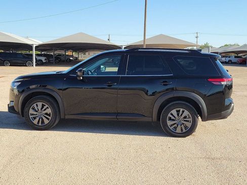Used 2025 Nissan Pathfinder SV FWD image 5