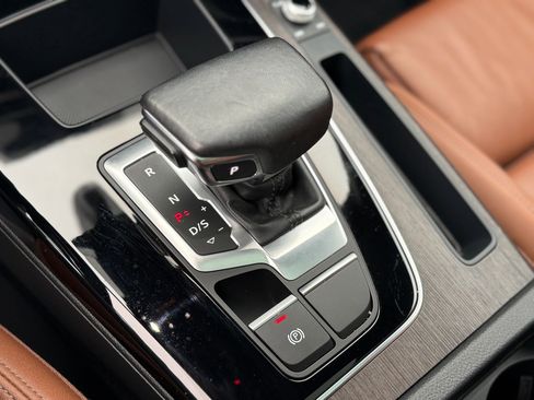 Used 2023 Audi Q5 e Premium w/ Convenience Package image 15