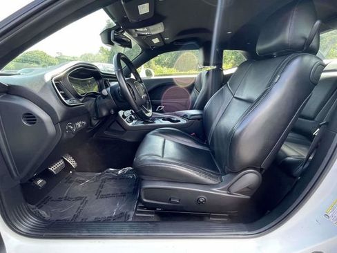 Used 2018 Dodge Challenger SXT Plus RWD image 9