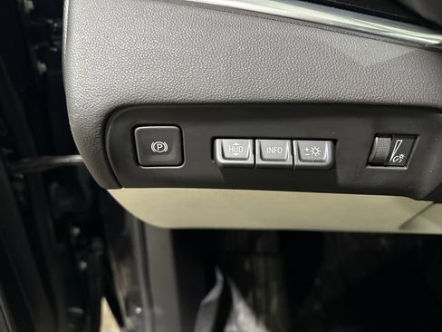 Certified 2024 Buick Enclave Avenir w/ Avenir Technology Package image 18