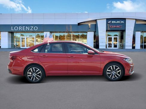 Used 2025 Volkswagen Jetta SE image 4