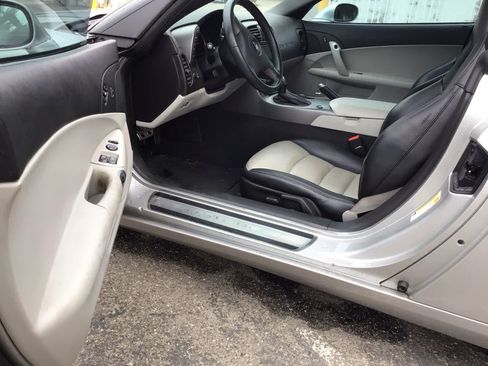 Used 2007 Chevrolet Corvette Convertible w/ Preferred Equipment Group RWD image 5