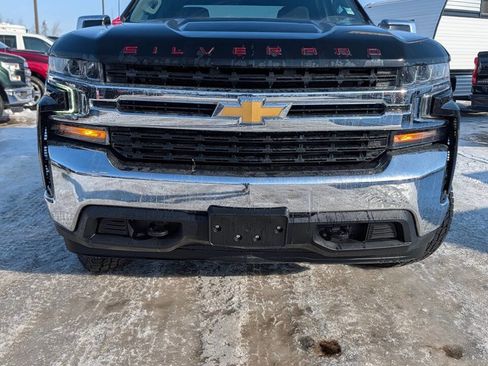 Used 2020 Chevrolet Silverado 1500 LT image 3