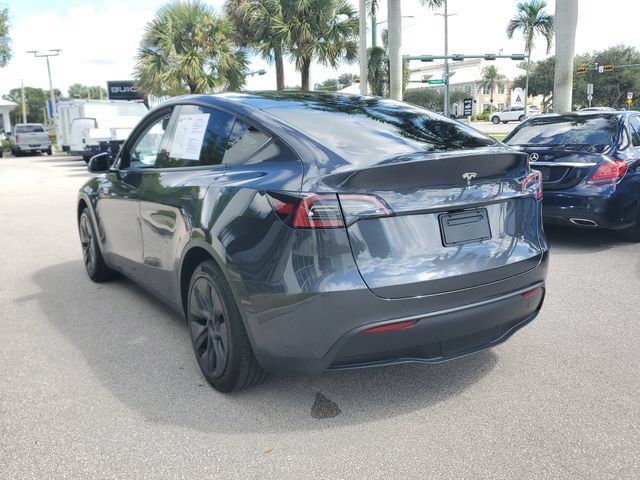 Used 2025 Tesla Model Y Long Range RWD image 3