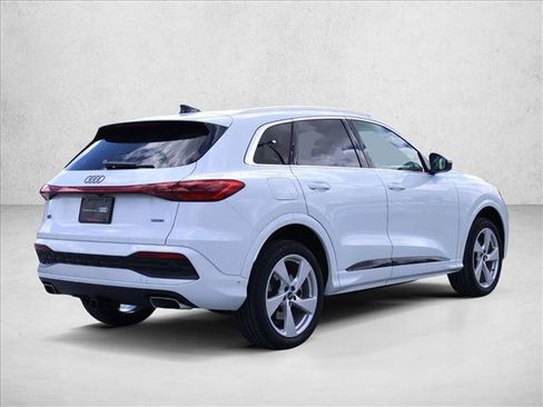 Certified 2025 Audi Q5 Premium w/ Premium Plus AWD/4WD image 5