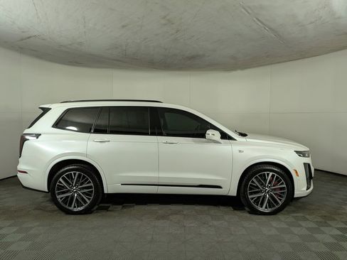 Used 2023 Cadillac XT6 Sport w/ Technology Package AWD/4WD image 6