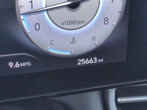 Used 2025 Hyundai Elantra SEL FWD image 12