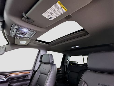 Used 2024 GMC Sierra 3500 Denali w/ Denali Reserve Package image 23