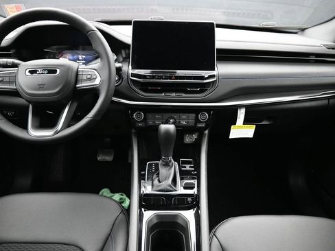 New 2026 Jeep Compass Latitude image 13