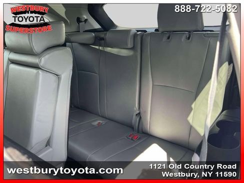 Used 2024 Toyota Highlander XLE image 18