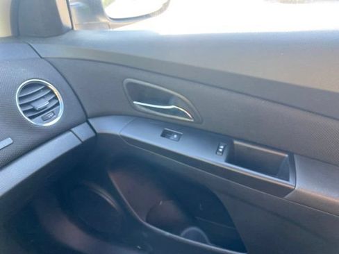 Used 2015 Chevrolet Cruze LT w/ Technology Package FWD image 25