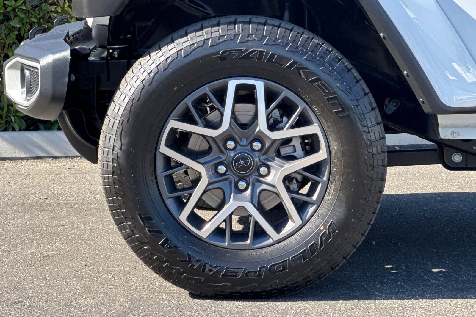 Used 2025 Jeep Wrangler Unlimited Sahara AWD/4WD image 27
