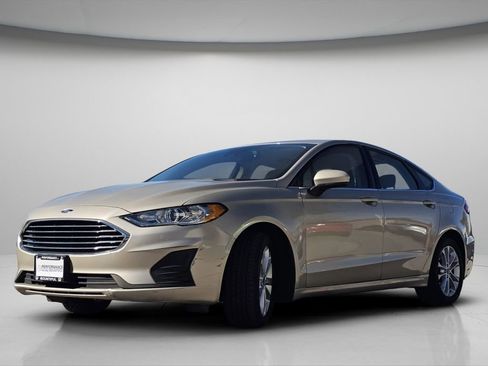 Used 2019 Ford Fusion SE image 4